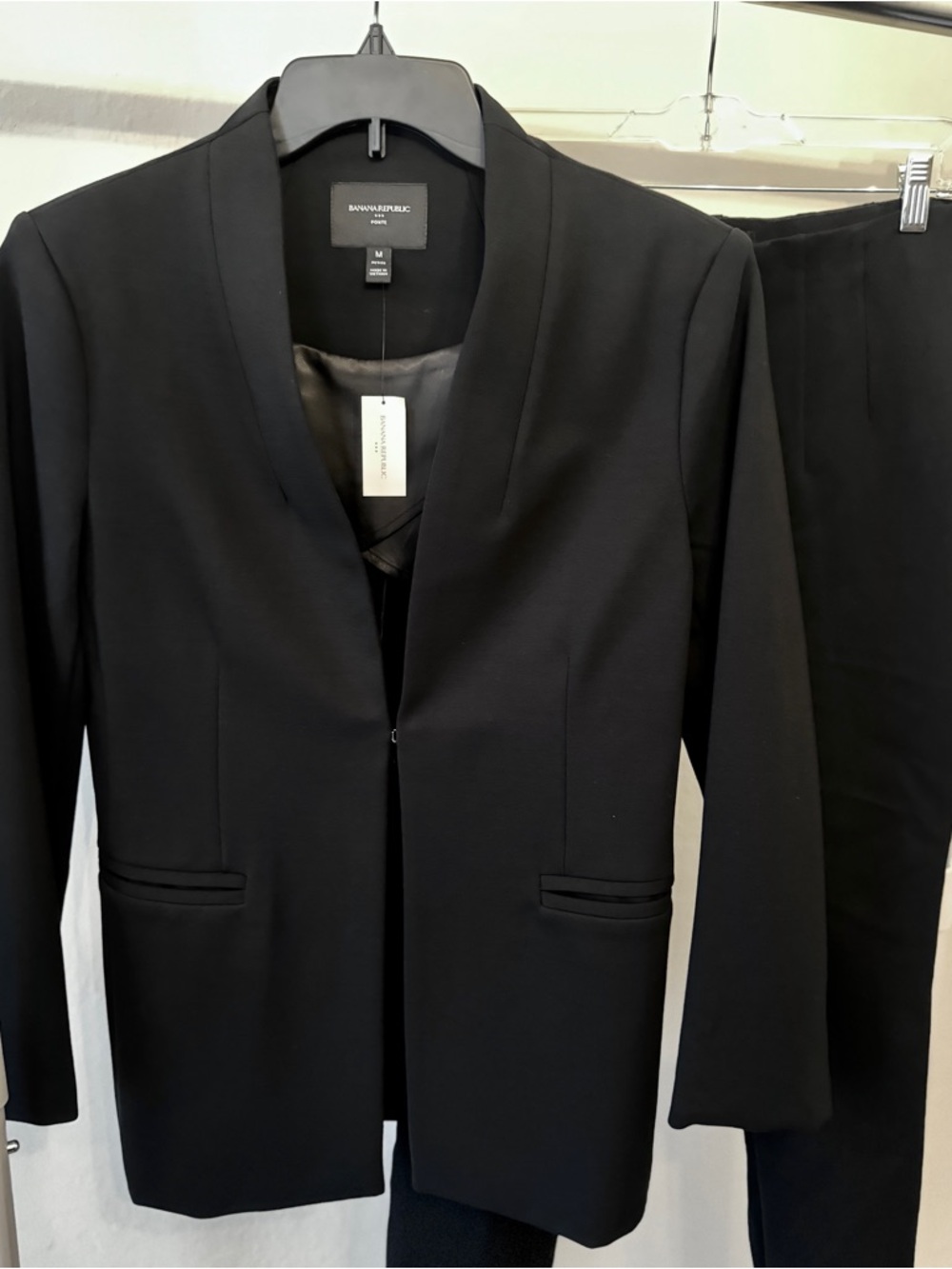 Banana Republic Black Women’s 
Ponte Collarless Blazer and Skinny Pant